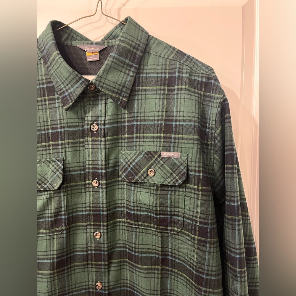 Men’s Eddie Bauer button-down shirt - Picture 2 of 5